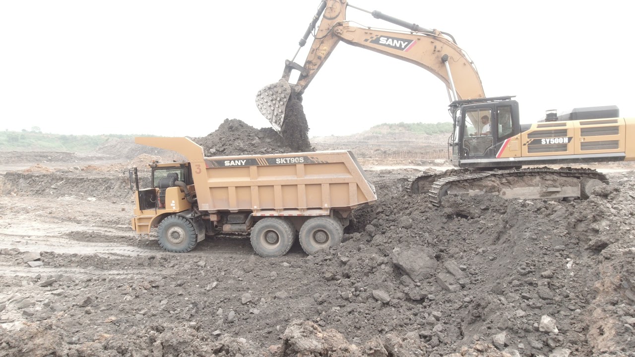 Sany SY500-10HD Large Mining Excavator Loading Sany SKT90S Wide Body Truck