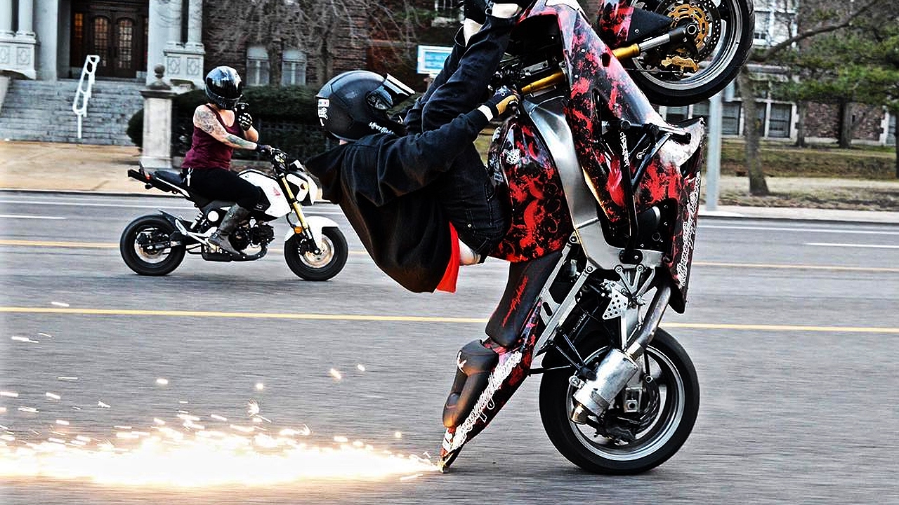 Top 5 Most Daring Motorcycle Street Stunts