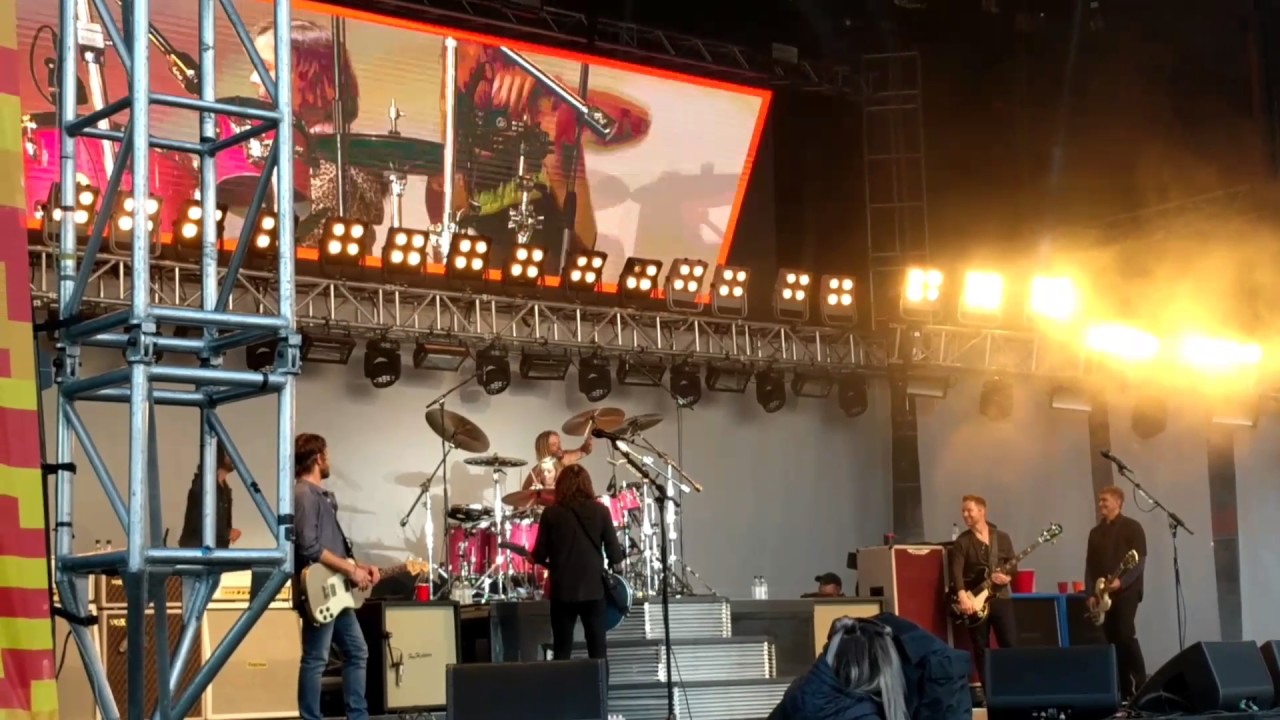 Dave Grohl's daughter playing the drums with her dad at Secret Solstice in Iceland june 16th 2017