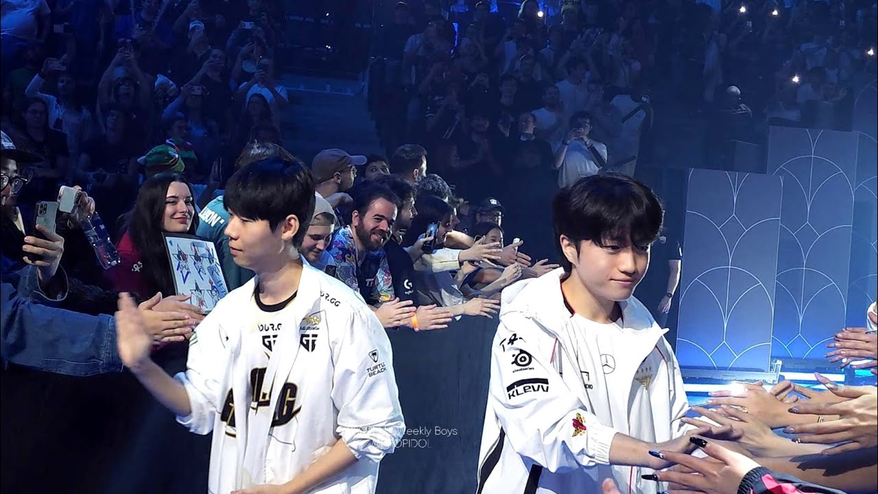 T1 월즈2024 4강 준결승전 입장 하이파이브 파리 부흥회 현장 Worlds 2024 Semi finals T1 vs GenG opening in Paris