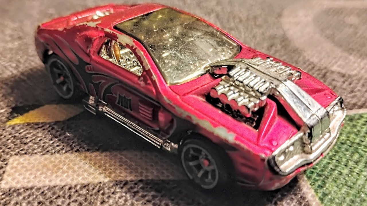 Reviewing a 2005 new casting from Hot Wheels and this one is called Hollowback.