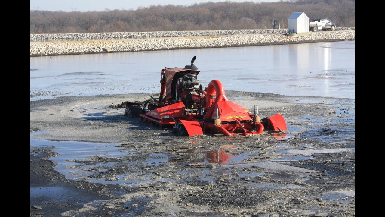 Nuhn Lagoon Crawler - Manure Agitation Boat Mixing a Lagoon
