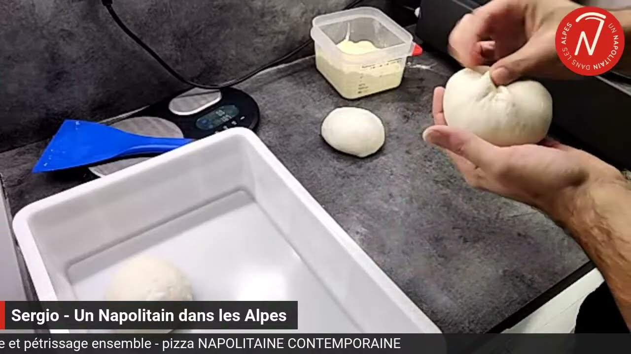 Boulage et pétrissage ensemble - pizza NAPOLITAINE CONTEMPORAINE