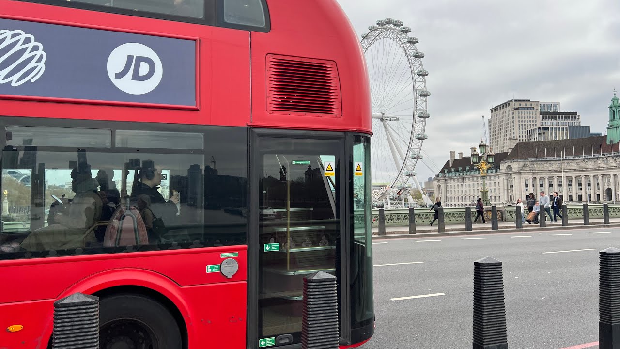Buses in London  N2