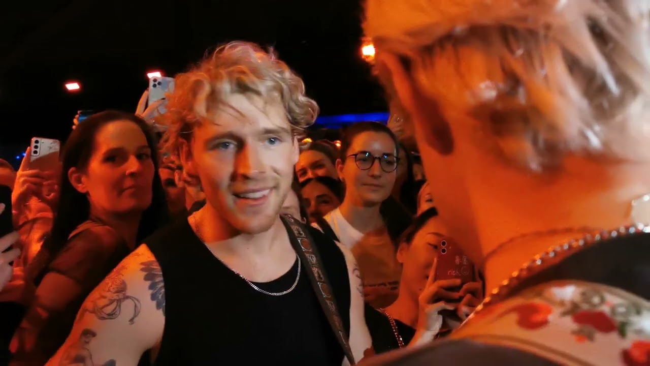 A Beautiful Life - Christopher and the crowd, acoustic @A Beautiful Live Tour 231109 Frankfurt