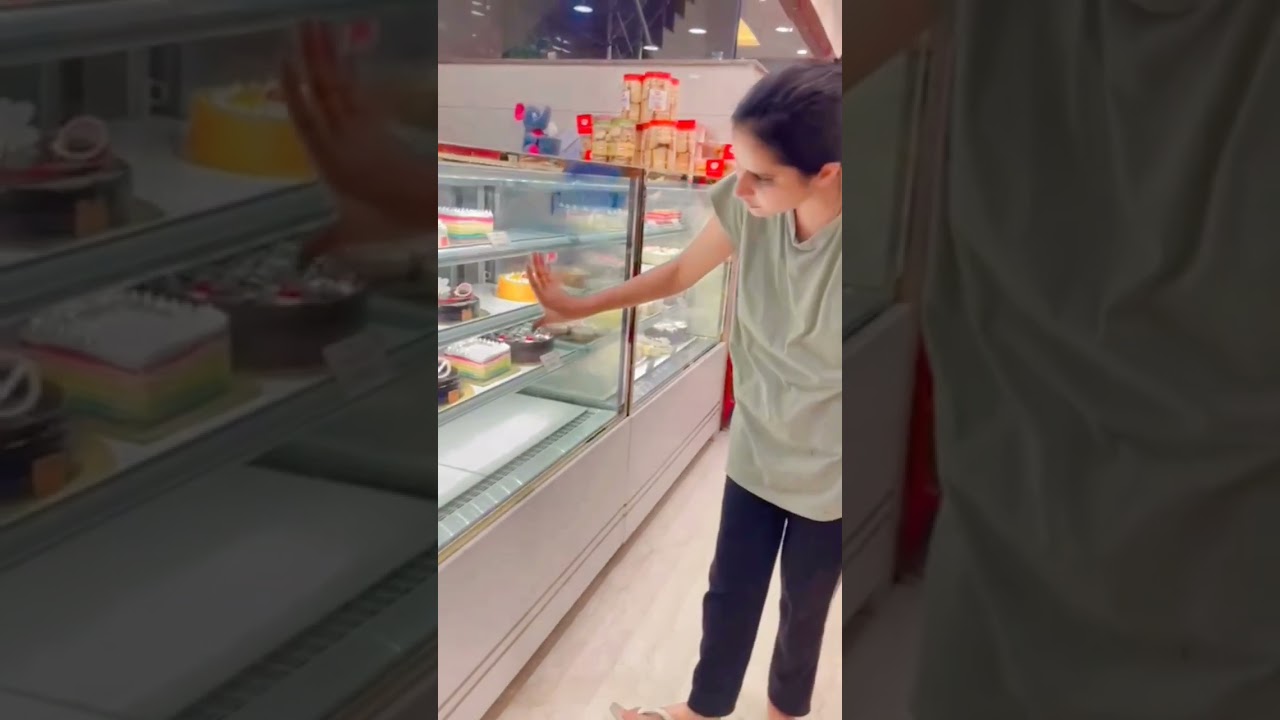 om sweets cake 🥳🧁🍨🧁🎂🎂. #shorts #viral #trending #shopping #om #sweet #cake