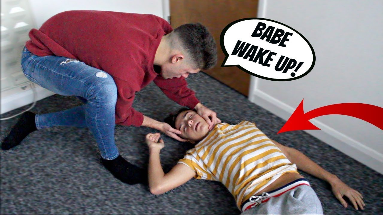 PASSED OUT PRANK ON MY BOYFRIEND (Cute Reaction)