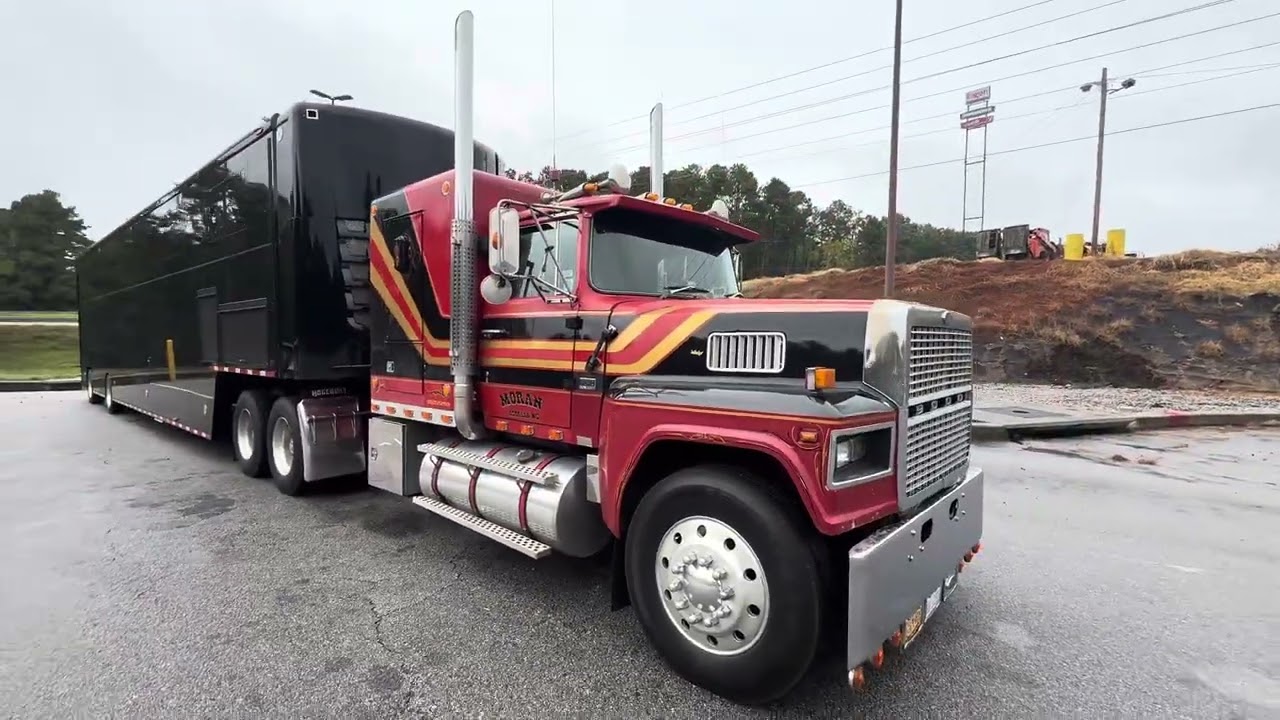 Pulling a A6 Jung race car trailer with the 1986 Ford LTL 9000