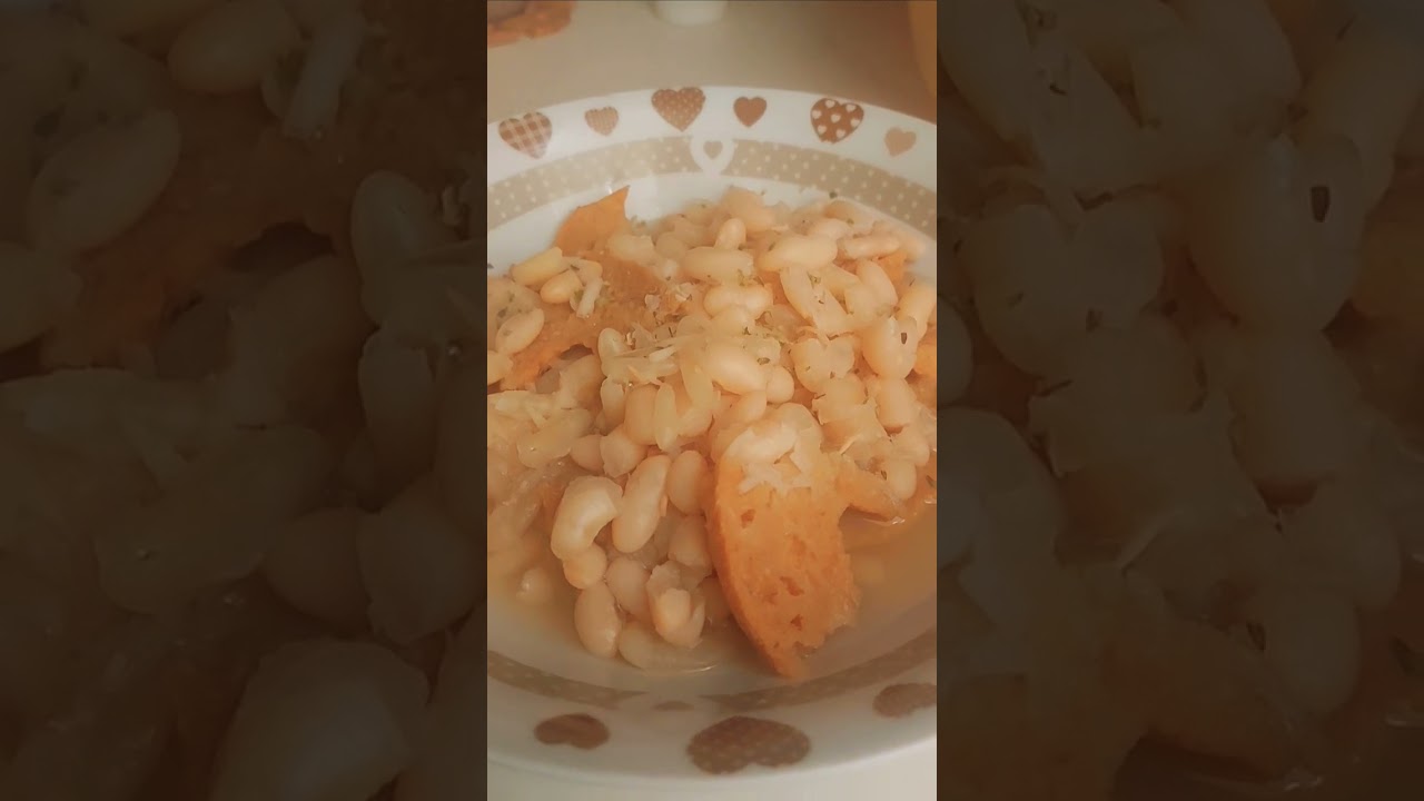 Zupetta di fagioli con freselline in bianco. Semplici ma squisiti vi invito ad assaggiare.