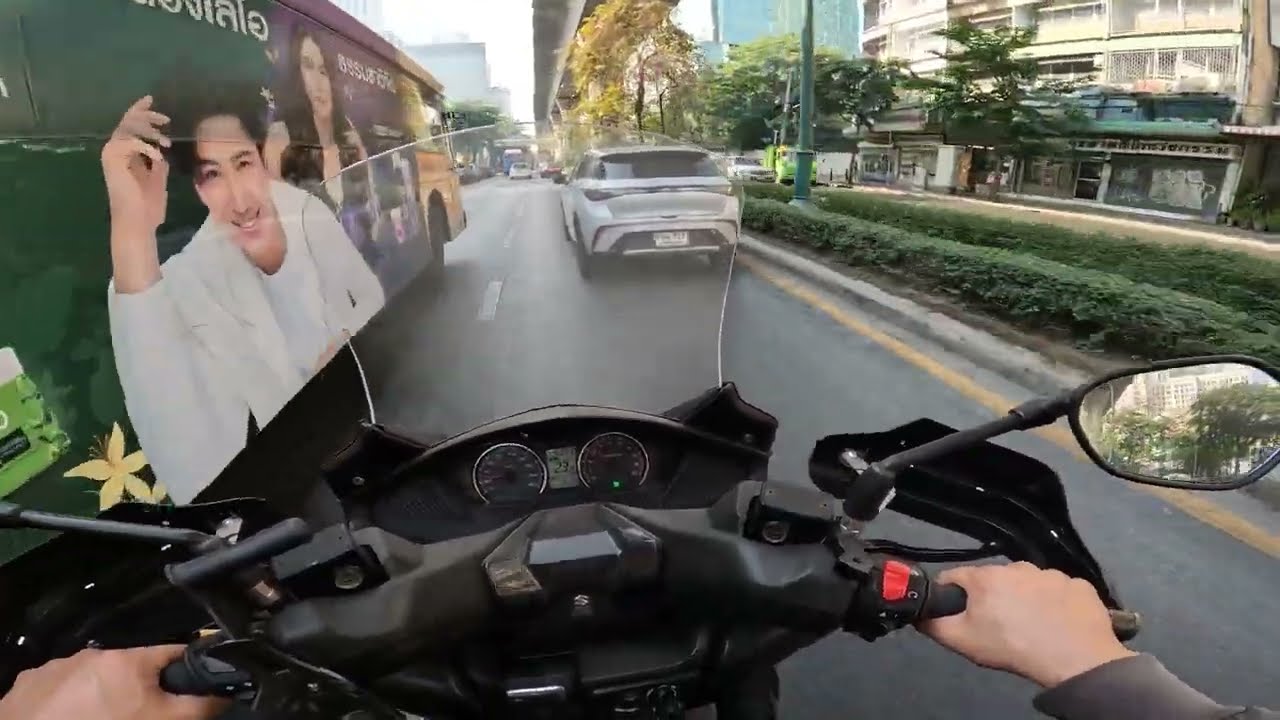 ขี่ Big Scooter Suzuki Burgman 400 ซีซี เปรียบเทียบ Zontes Forza Xmax