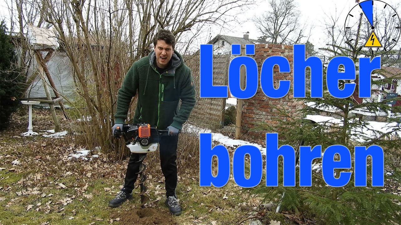 Löcher bohren - Benzin Erdbohrer im Einsatz