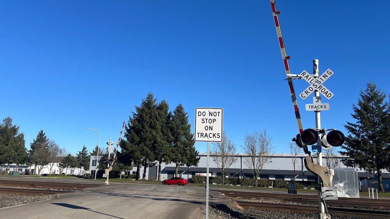Amtrak Cascades Train 504 | Auburn,WA | Railroad Crossing