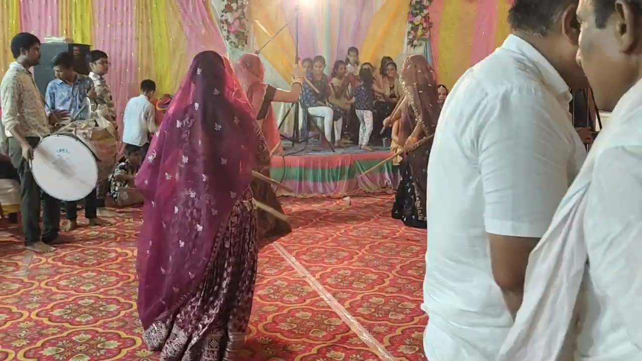 ढोल थाली पे डांडिया डांस#सुपरहिट #मारवाड़ी #गीत #डांस#राजस्थानी#🥰🥰