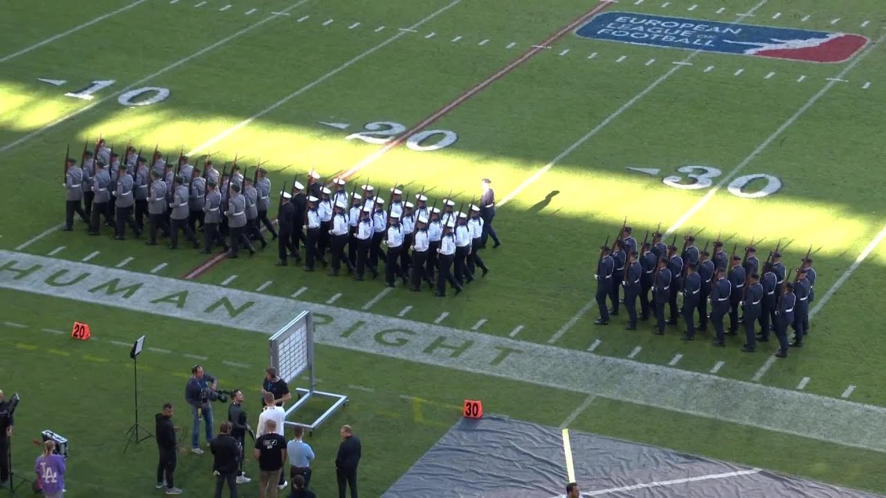 The #BUNDESWEHR put on a show at Halftime! #ELFCG23