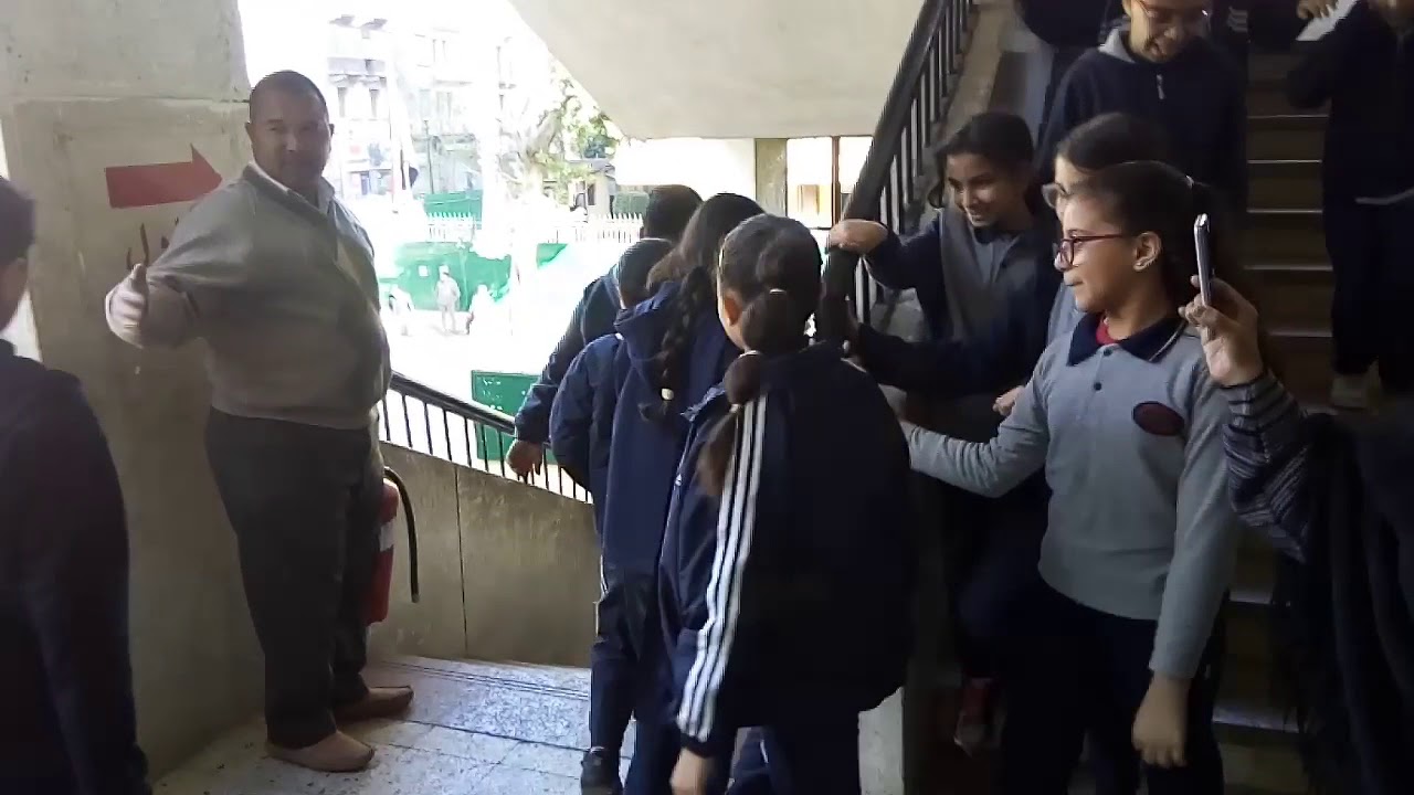 مدرسة القصر العينى الرسمية لغات
