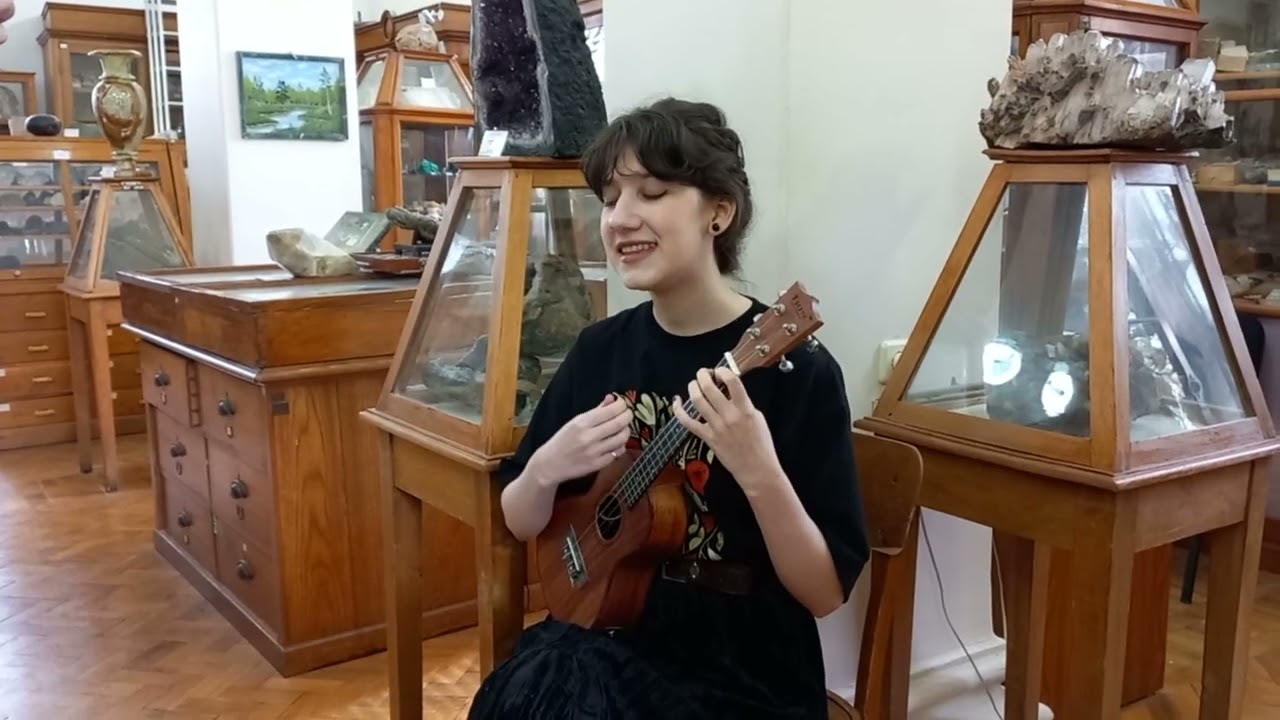 Єлизавета Полтавченко, привітання піснею. Геолого-географічний факультет.