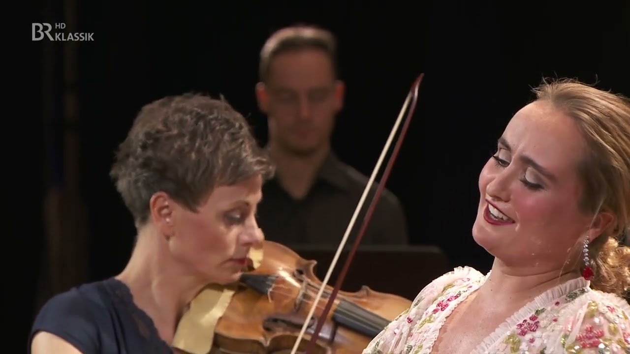 Phenomenal Virtuoso Julia Lezhneva Trills Over her  Range in Porpora's Excruciatingly Difficult Aria