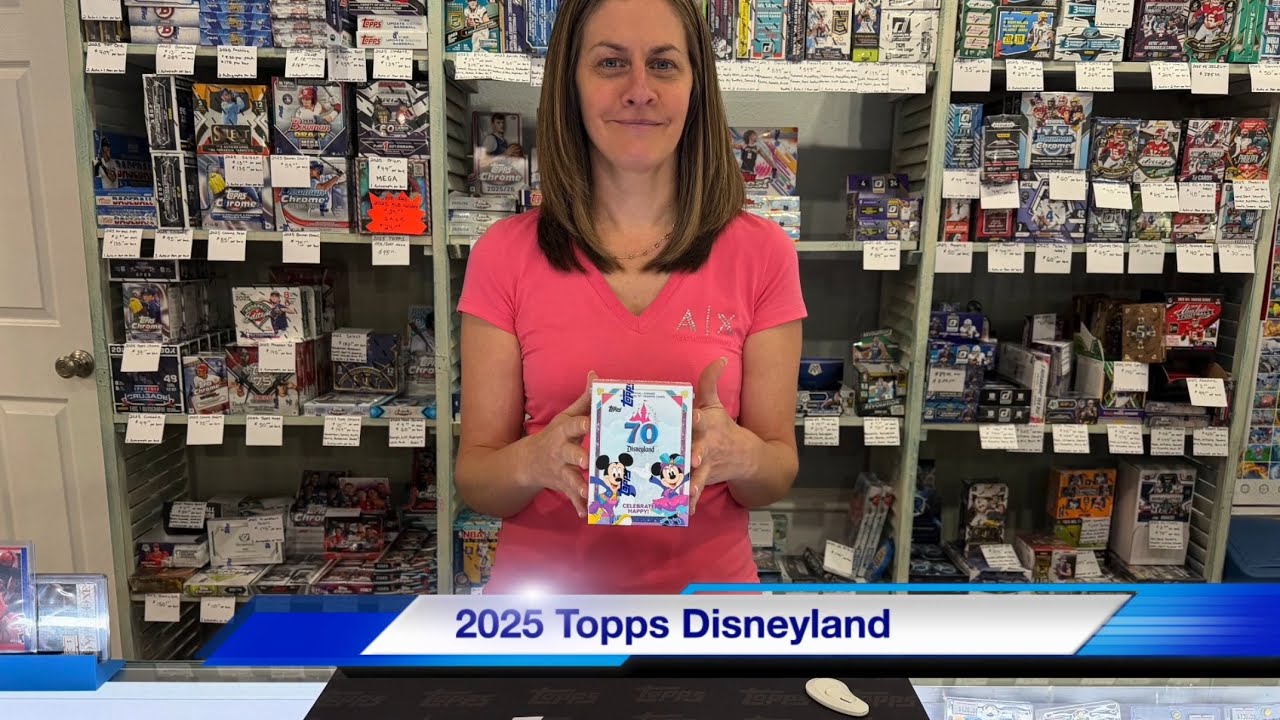 Обзор и распаковка коллекционной коробки Topps Disneyland 70th Anniversary 2025 года.