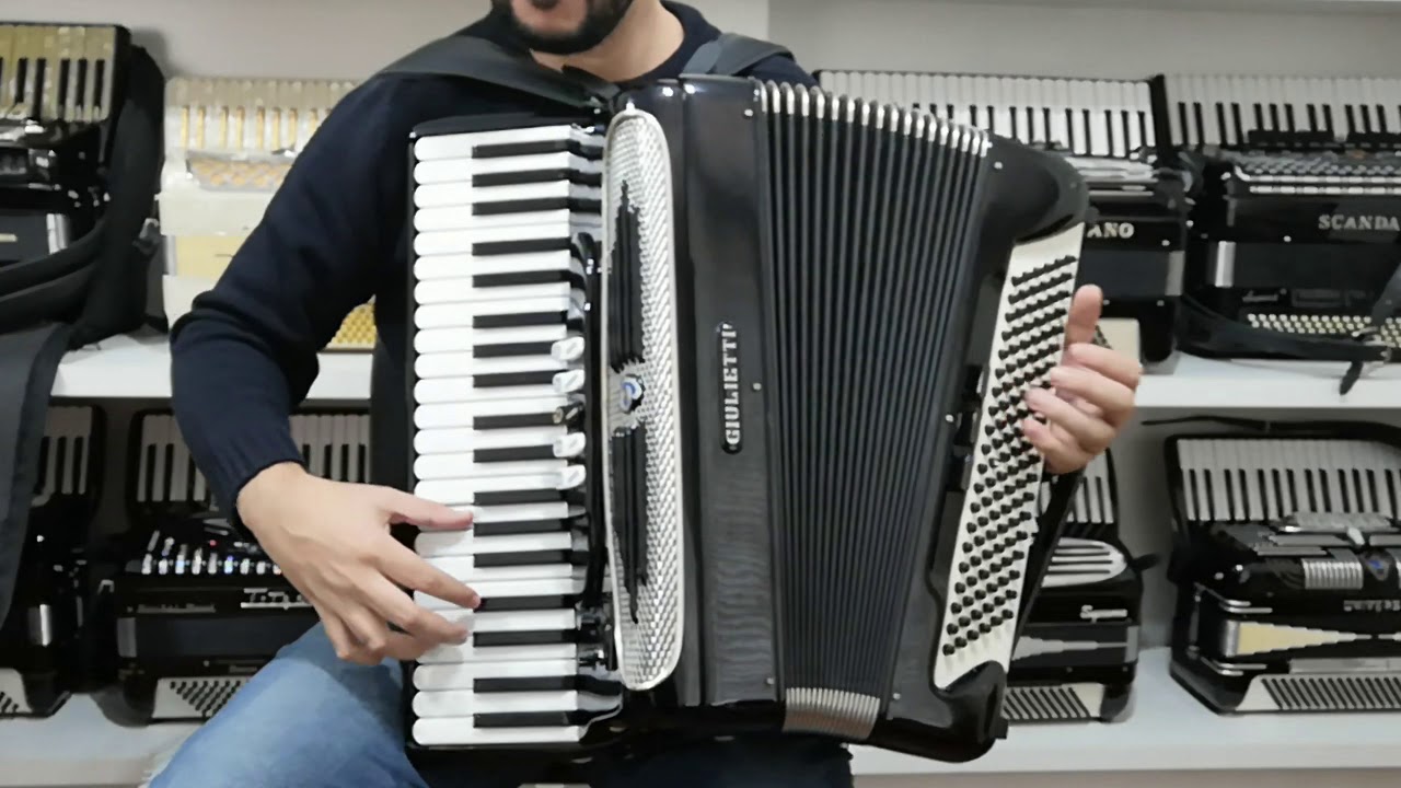 À Acordeon Giulietti M52 (VENDIDA)