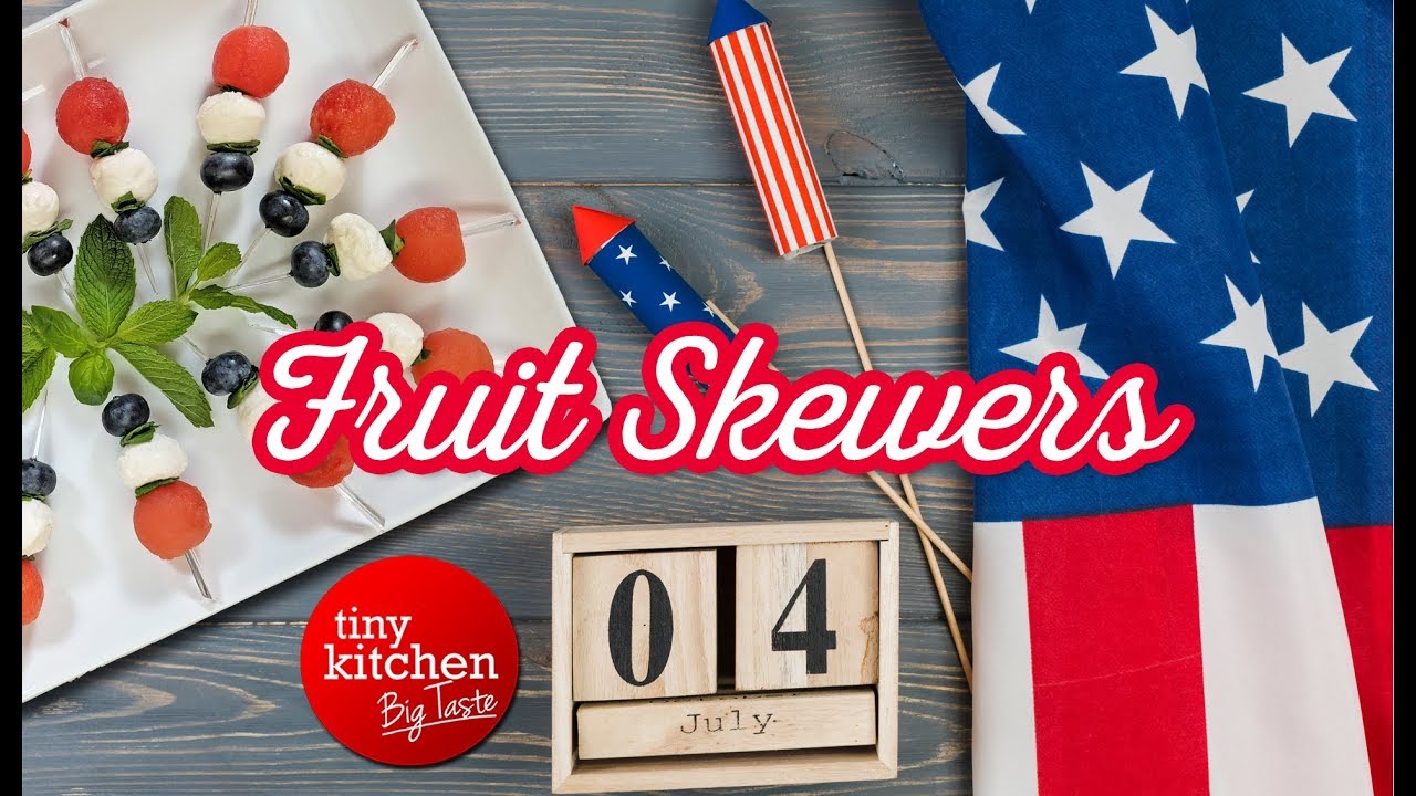 4th of July Fruit Skewers (Red, White and Blue Appetizer or Dessert) // Tiny Kitchen Big Taste