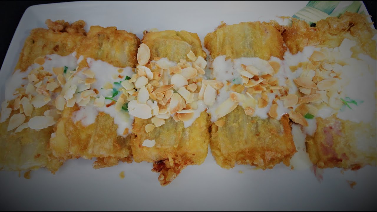 Pencas de acelgas rellenas de jamón y queso con bechamel y almendra