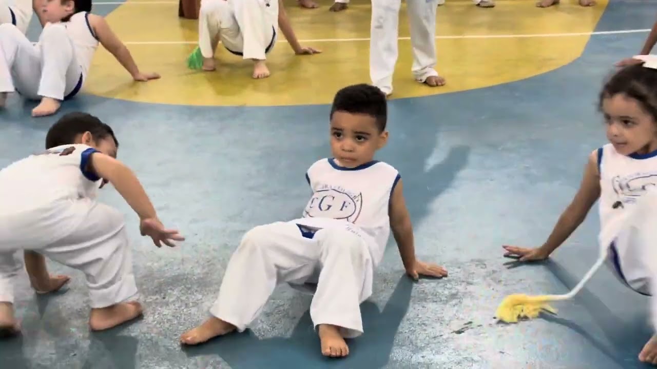 Capoeira infantil troca de cordel