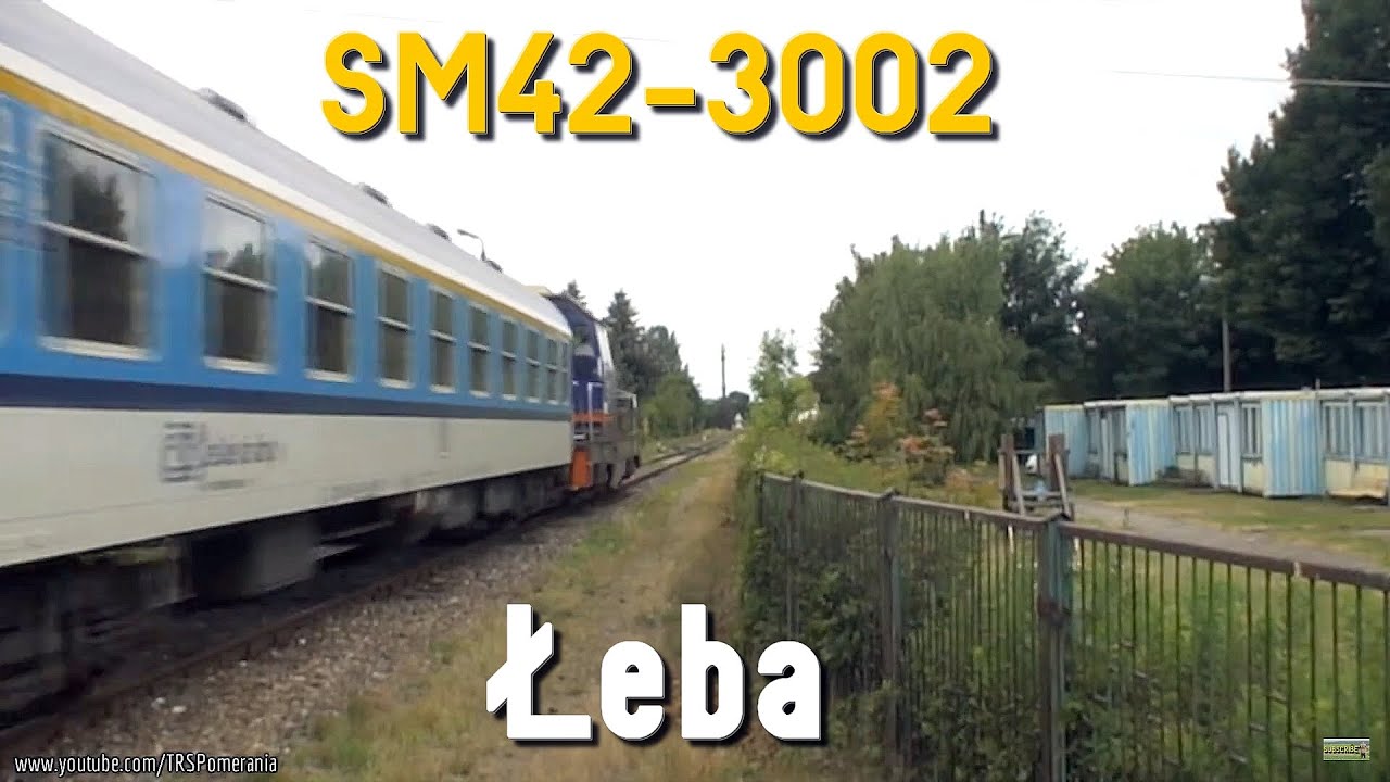 Wczasowy klimat Łeby: wjeżdża SM42-3002 na dawną stację // Holiday vibes: SM42-3002 entering Leba