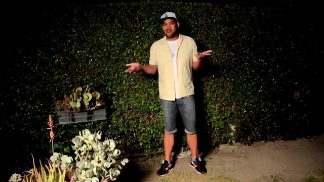 How To: Style Old Jean Pair Into Jean Shorts.
