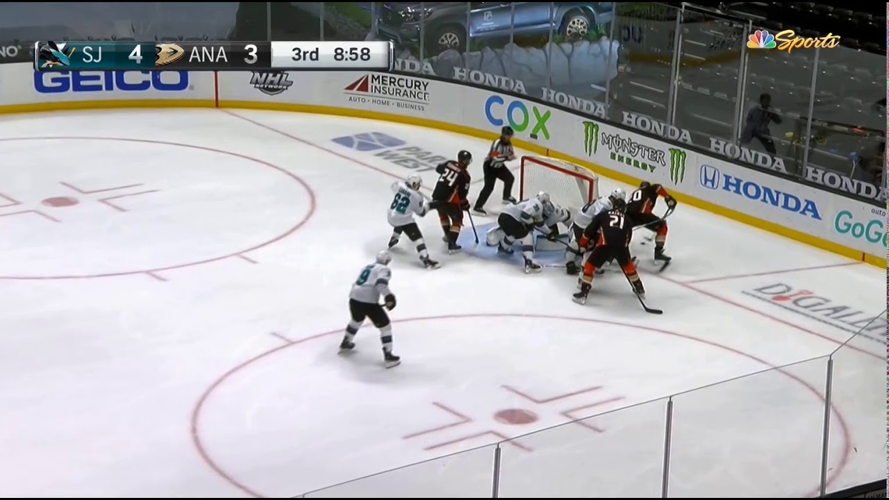Maxime Comtois Scores After Long Ducks Shift