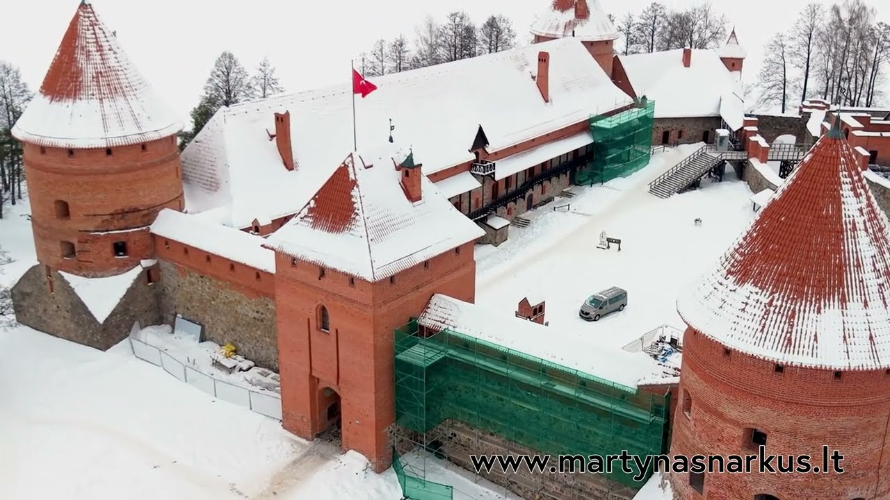 Trakų salos pilis žiemą iš oro