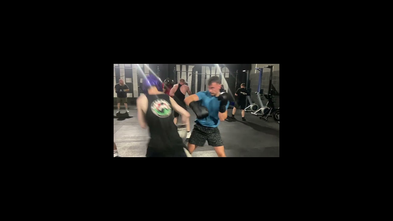 Competitive spar between me fly and Jamie P #boxing #motivation #boxingmotivation #sparring #sports