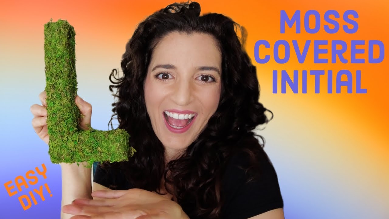 Trendy and easy moss covered initial DIY using REAL moss! Cheap springtime craft tutorial