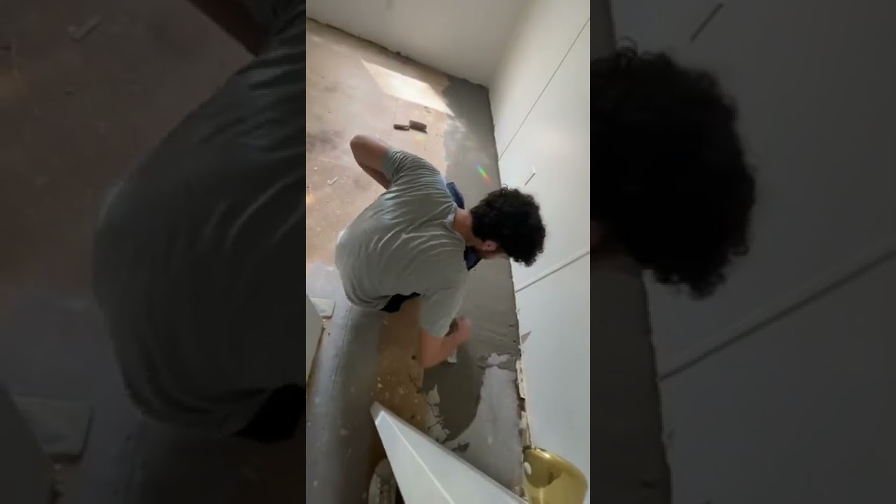 Mobile home Update! Painting the bathroom + leveling the floor🏠 #mobilehomeremodel