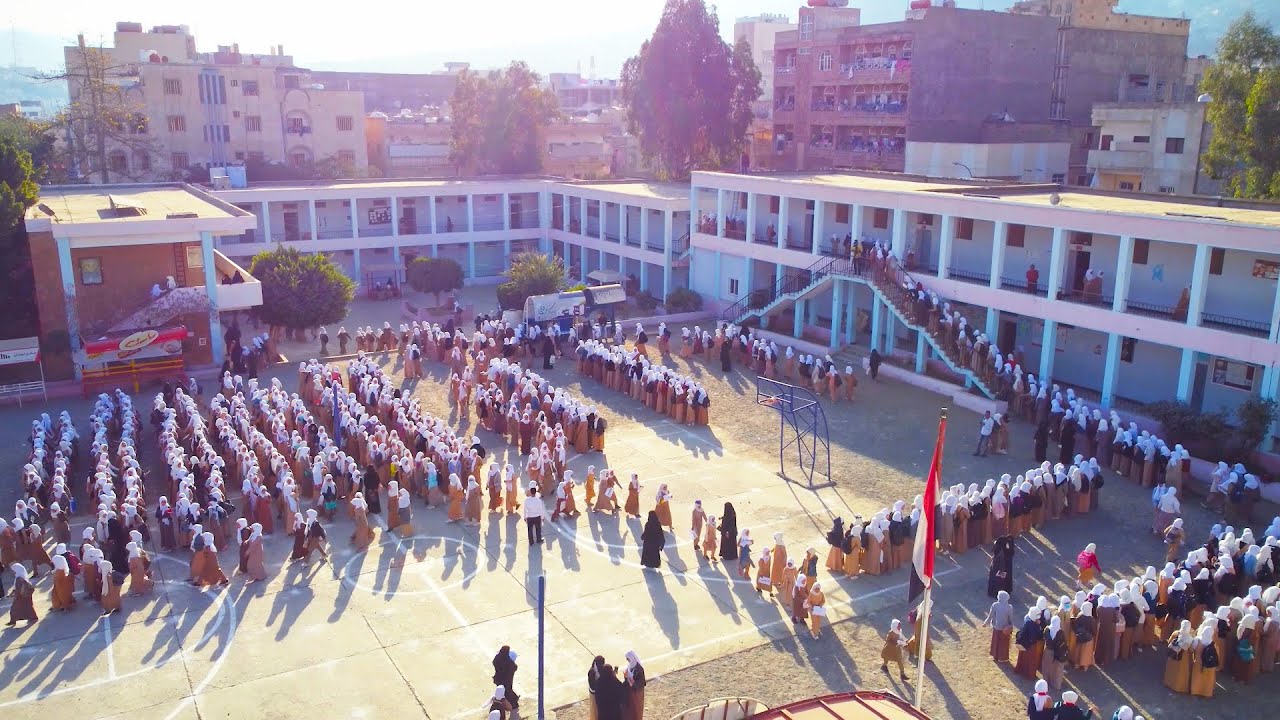 طابور الصباح لطالبات مدرسة الشهيدة نعمة رسام #اليمن #تعز 2022