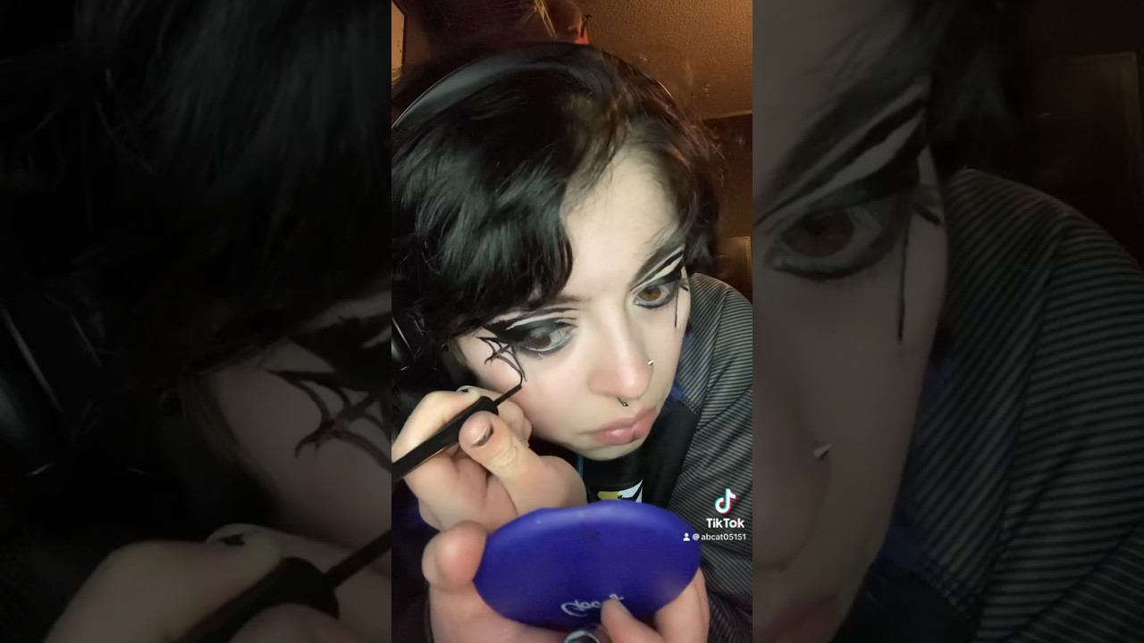 Spiderweb Eyeliner 🕷️🕸️ 