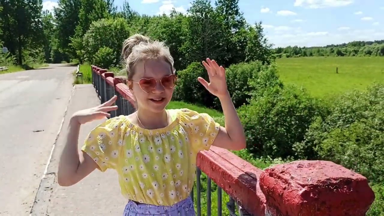 Лето в деревне! Купаемся в речке. Уплыл круг.