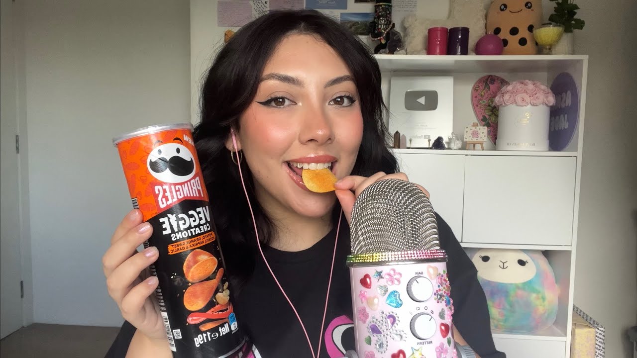 ASMR eating crunchy pringles 🫶