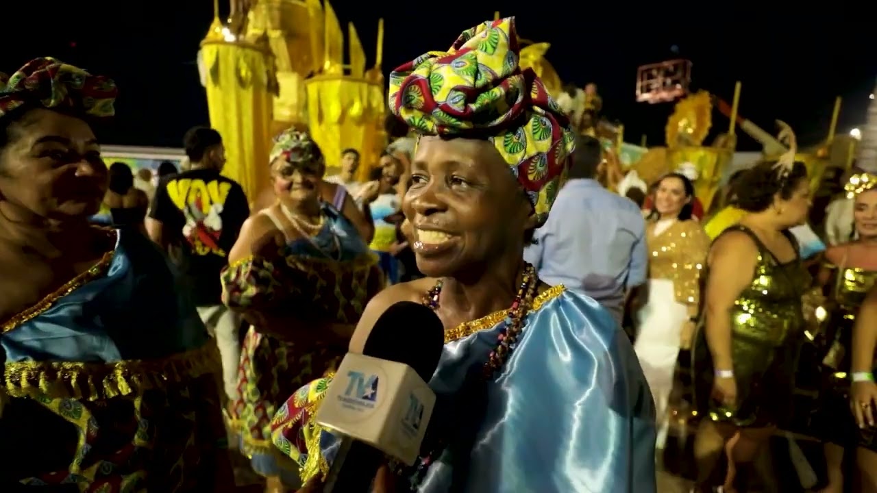 Favela do Samba emociona a passarela com homenagem à guardiã da floresta Nelinha do Babaçu
