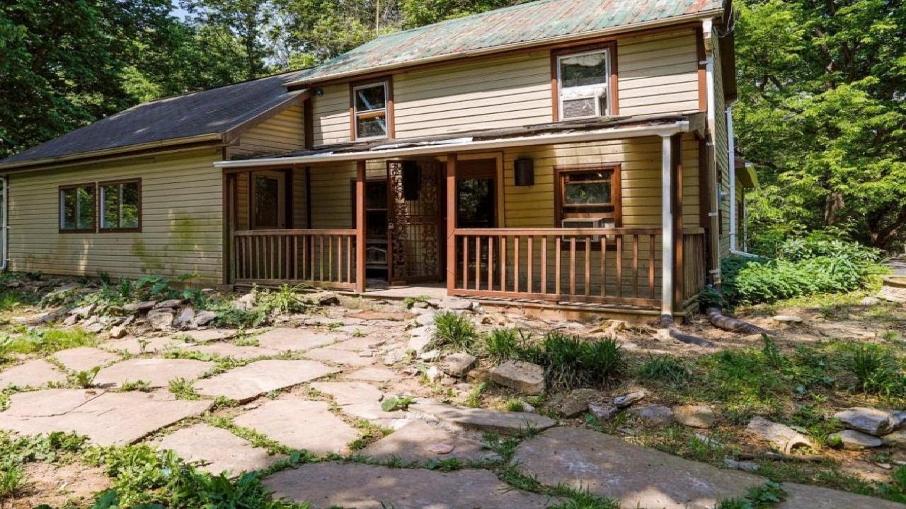 152 CARLYLE ROAD, MARTINSBURG, WV Presented by Cheryl Yates.