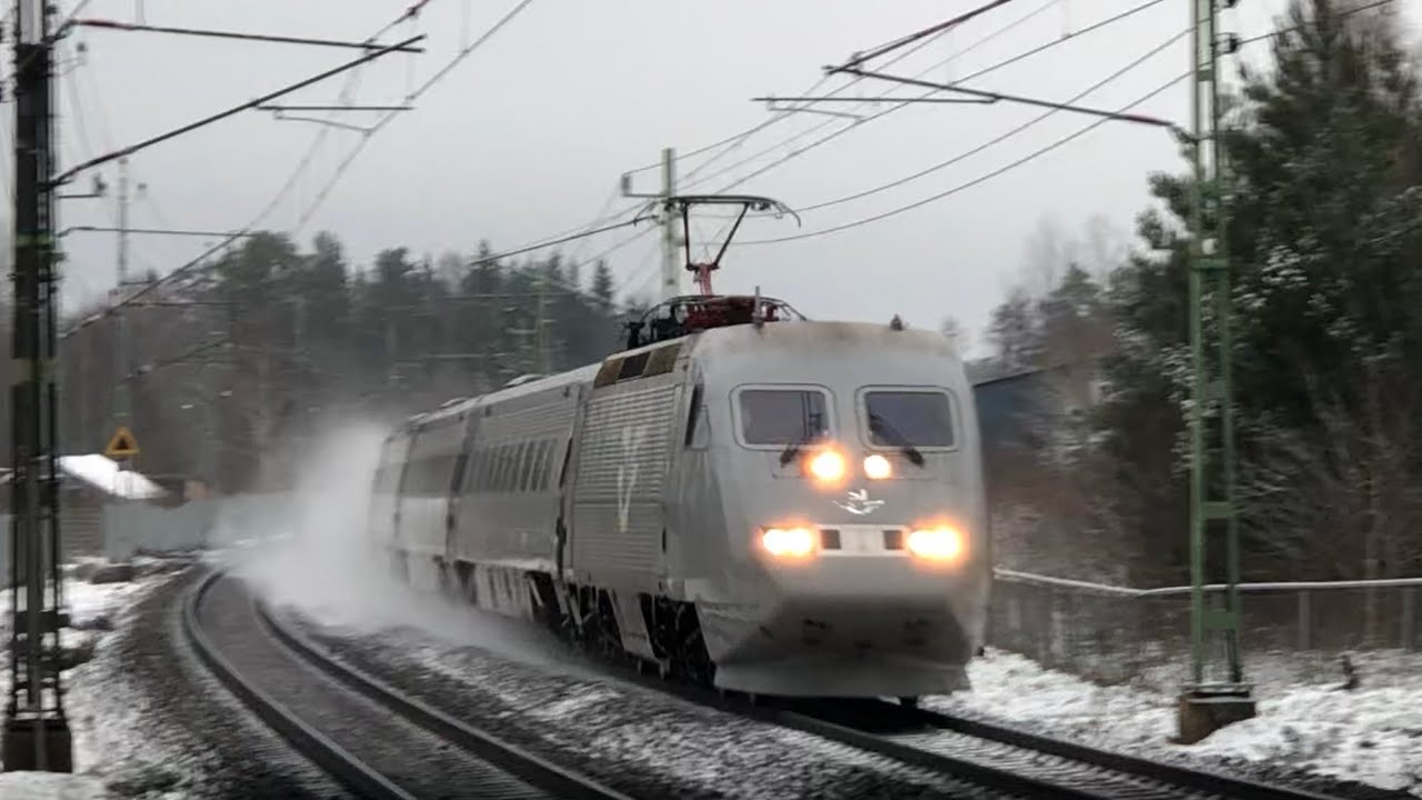 Tåg i Sävsjö med snö