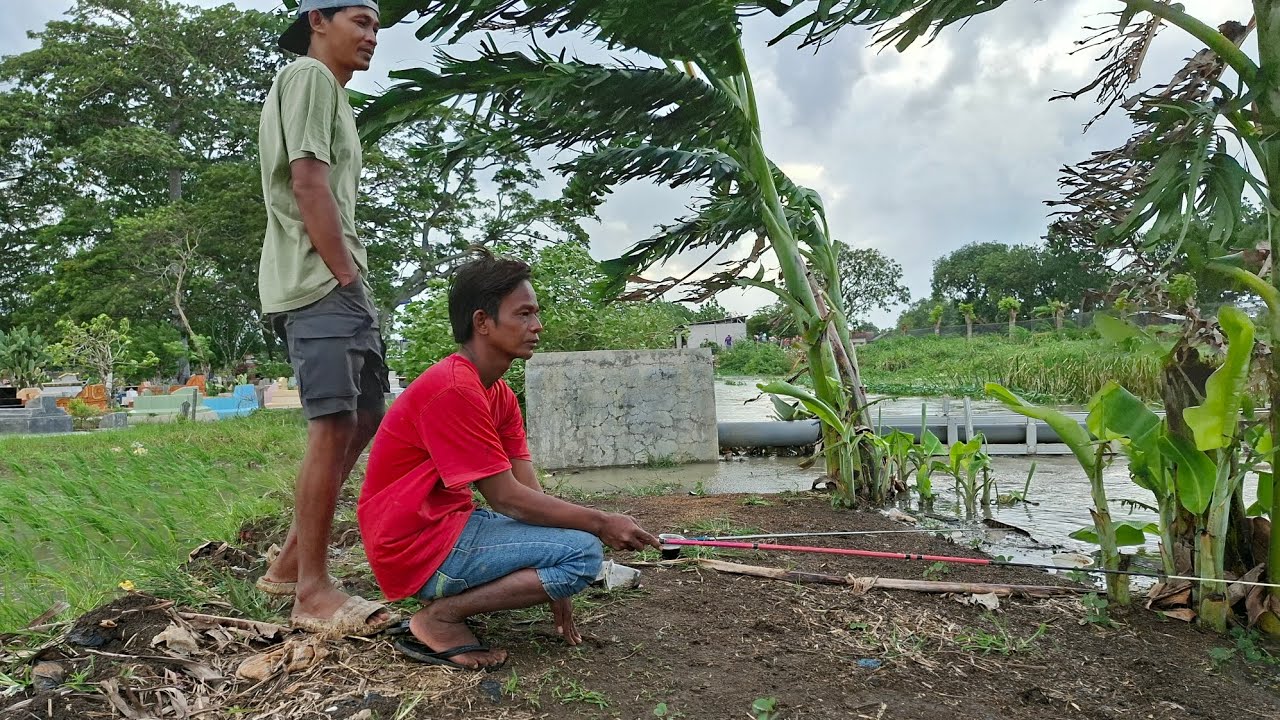 Mancing dikuburan tiba tiba angin kencang