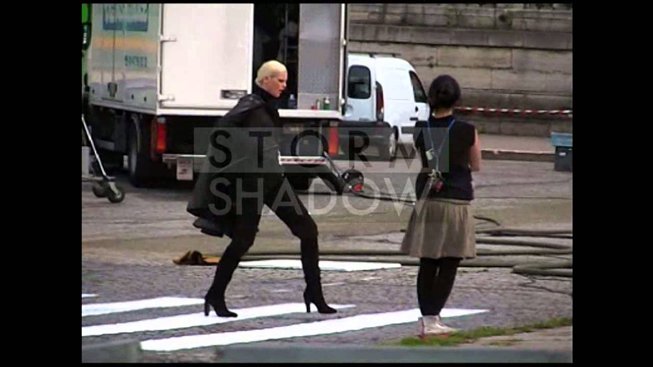 Stella Tenant is posing for a shooting made on the place de la Concorde.