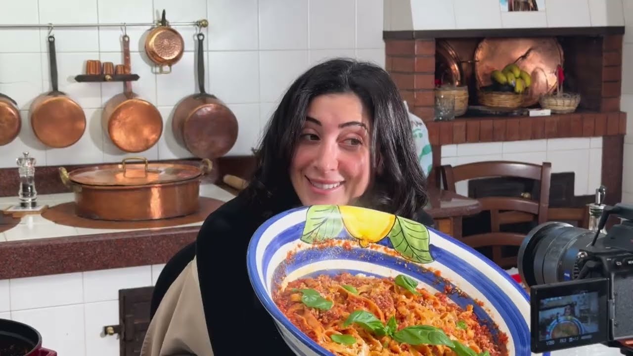 BEHIND MY KITCHEN #1 - Dea's First Vlog!