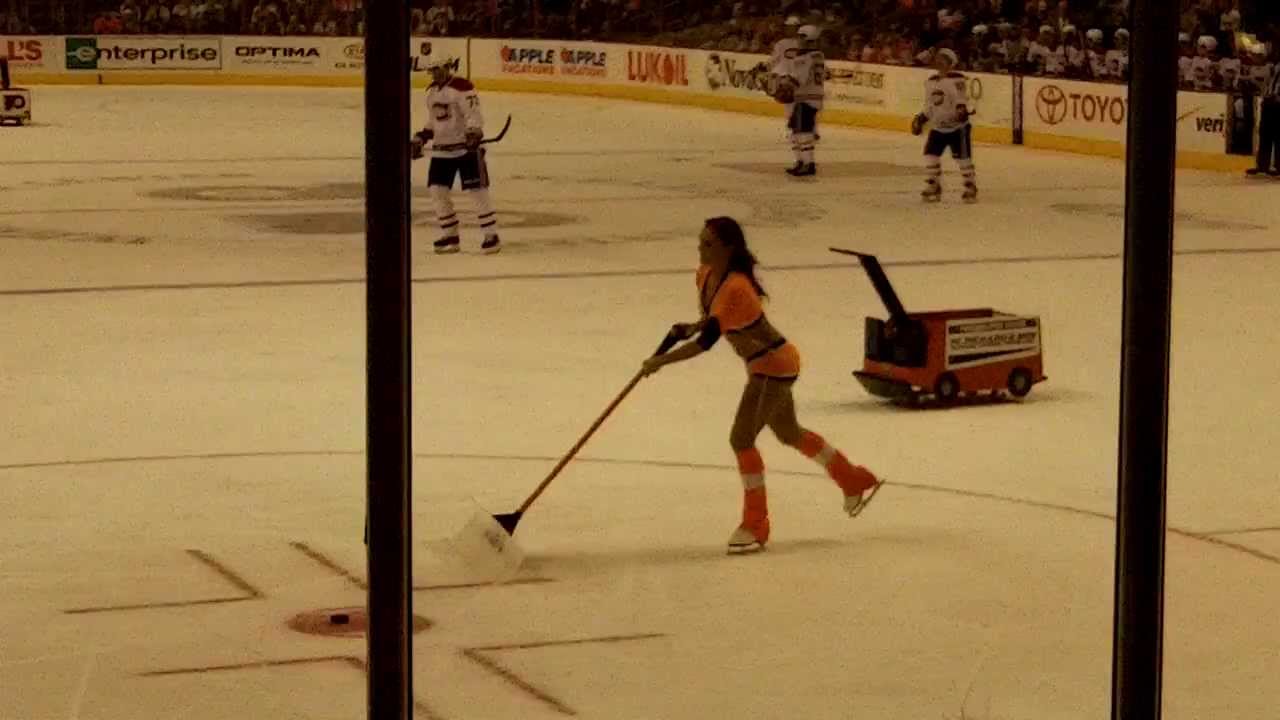 Flyers Ice Girls Know How To Skate