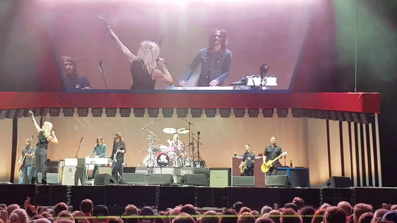 Foo Fighters with Michael Monroe: Let There Be Rock [AC/DC]