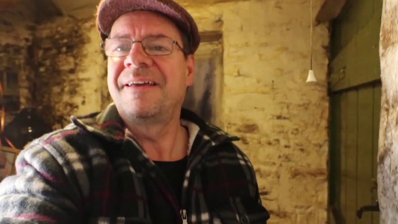 ralfy review 765 Extras - Tour of the Manx Bothy !
