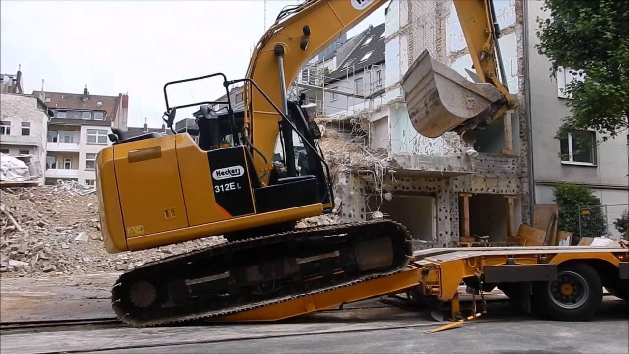 Bagger CAT 312E auf Tieflader