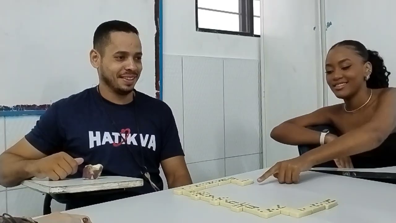 Um joguinho maroto de dominó para acabar com as amizades 🤣🤣🤣
