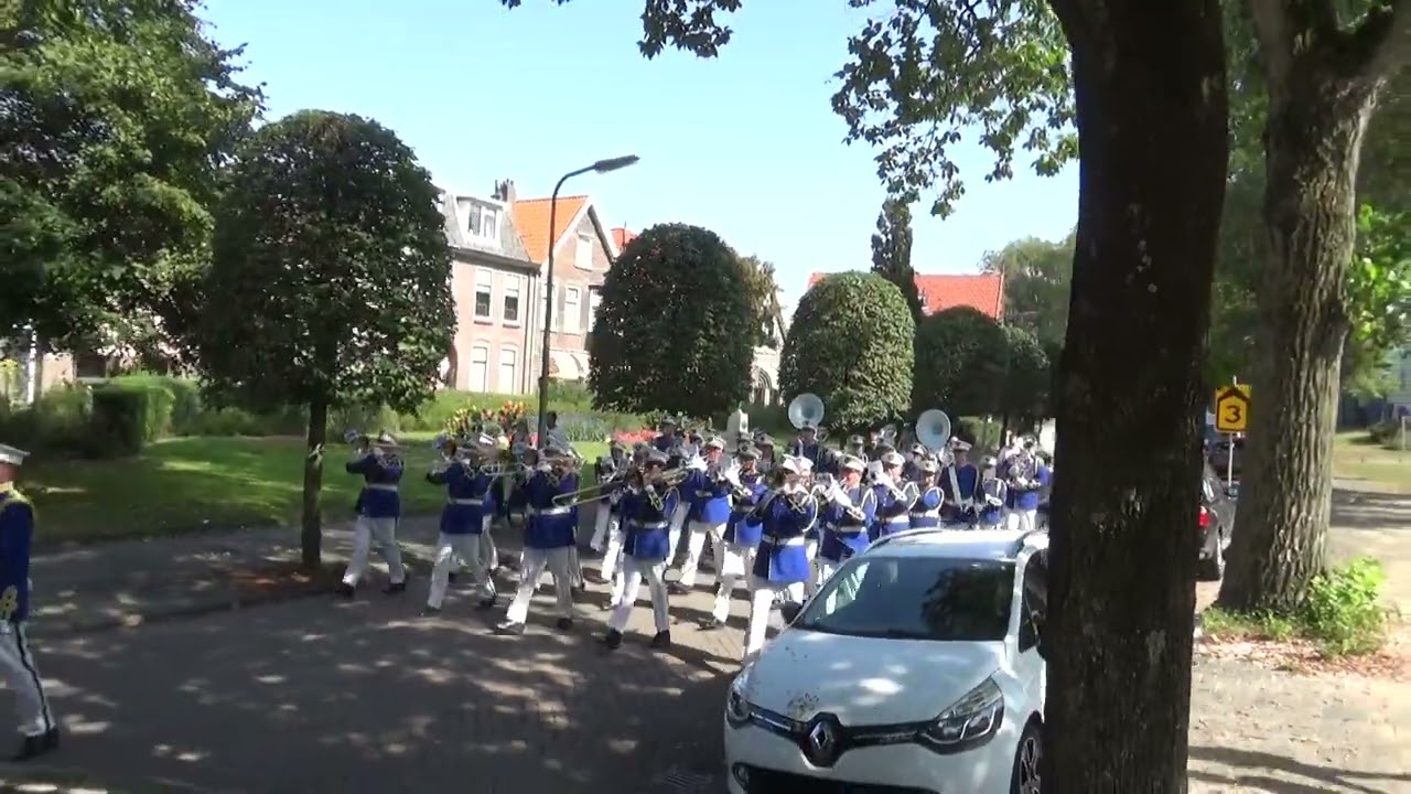 Euroband Rotterdam streetparade door Katwijk deel 4