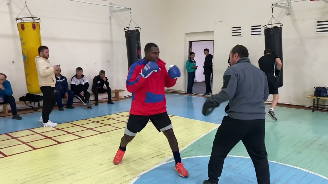 Julio sezar La Cruz 2-х олимпийский чемпион,4-х чемпион мира!Просил что бы я ему лапа держал.🤣🤣🤣